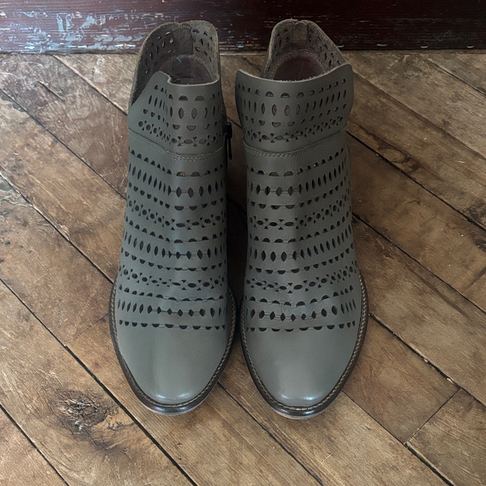 Seychelles Women's Ankle Booties in Dark Olive